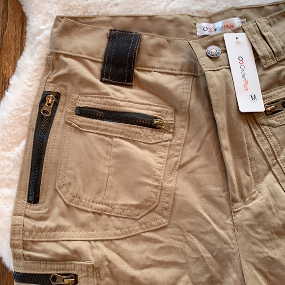 NWT. Cargo shorts - Picture 3 of 9